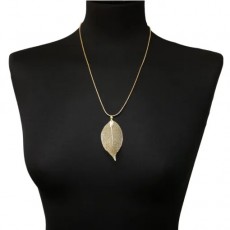 Jess & Lou Gold Leaf Shaped Filigree Pendant Necklace