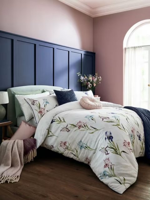 Laura Ashley Hawling Irises  Duvet Set Grape