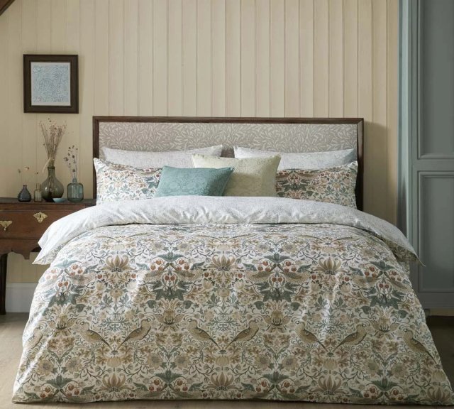 Ashley Wilde William Morris at Home Strawberry Thief Hessian Duvet Set