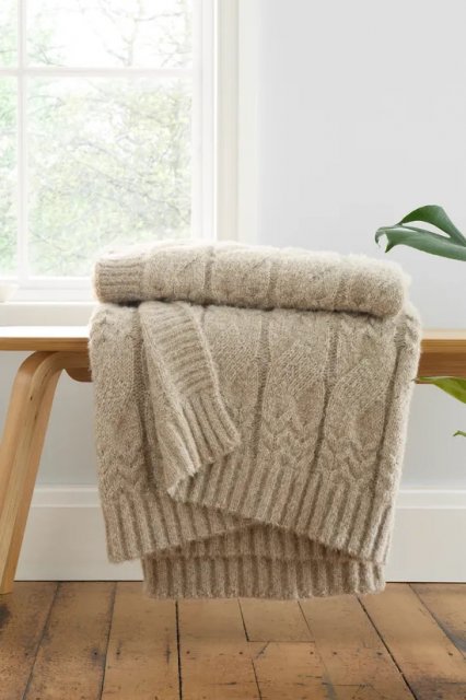 Bianca Cable Knit Throw  150 X 200