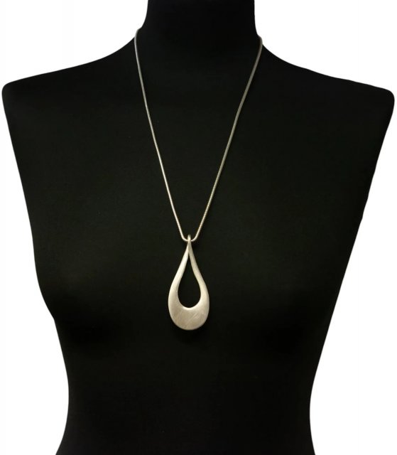 Jess & Lou Long Necklace With Drop Olive Shape Pendant